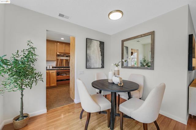 32212 Deborah Dr, Union City CA: https://media.crmls.org/mediaz/c86319d2-8a48-4e26-8e07-29c1cc33876f.jpg