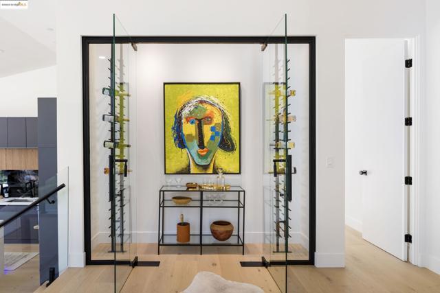7270 Woodrow Dr, Oakland CA: https://media.crmls.org/mediaz/c8633c96-86b4-49d7-a771-bd087d7a9d39.jpg