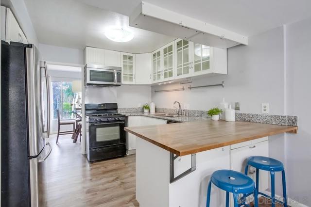 10565 Caminito Basswood, San Diego CA: https://media.crmls.org/mediaz/c863600a-73e9-4305-a48e-82d60a8ae7ca.jpg