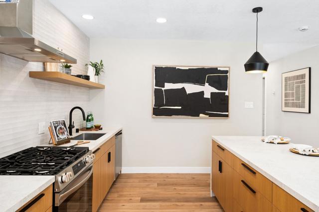 14272 Santiago Rd, San Leandro CA: https://media.crmls.org/mediaz/c8637e19-b6e9-427b-99c2-1d6e58244da9.jpg
