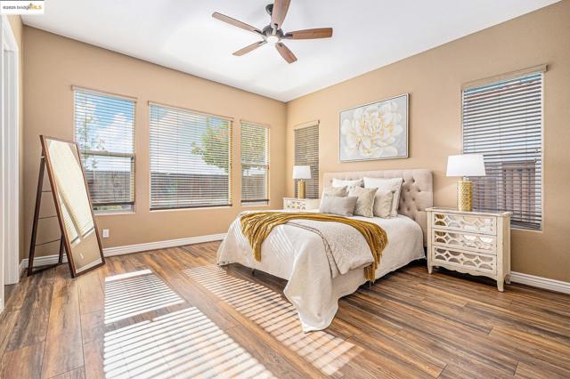 1741 Veneto Ln, Brentwood CA: https://media.crmls.org/mediaz/c863f04d-cee5-4960-af3f-06dc3ef7f560.jpg