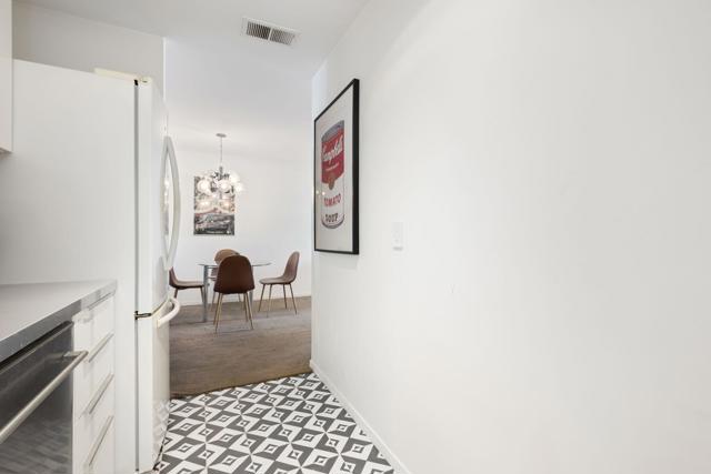 550 N Villa Court, Palm Springs CA: https://media.crmls.org/mediaz/c8644dce-1027-43f8-b78c-4dbbaac8c8ad.jpg