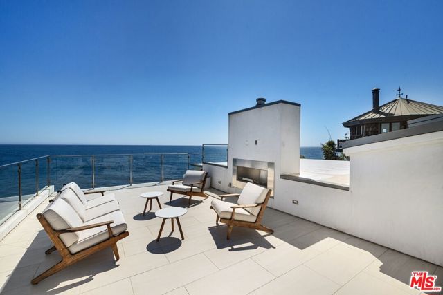24380 Malibu Road, Malibu CA: https://media.crmls.org/mediaz/c8644f13-20b0-40f2-a6b6-7e98afd14f91.jpg