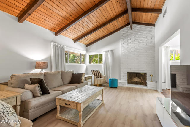 4230 Canoga Avenue, Woodland Hills CA: https://media.crmls.org/mediaz/c8646535-ef3b-4368-a826-9422df98e299.jpg