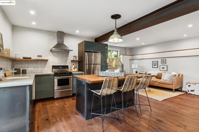 1015 Warfield Ave, Oakland CA: https://media.crmls.org/mediaz/c864f1fb-c906-437b-a8d5-b8bee3f5a36e.jpg