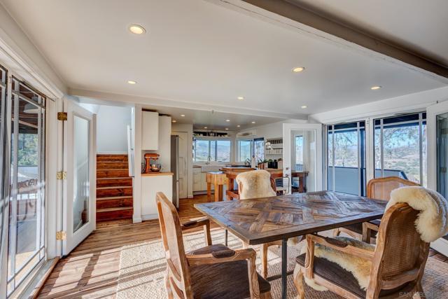 23898 Crown Hill Ln, Escondido CA: https://media.crmls.org/mediaz/c866470c-293e-49f4-9ef8-b147805977bd.jpg