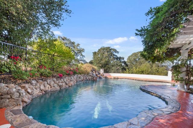 2325 Olea Court, Gilroy CA: https://media.crmls.org/mediaz/c8669355-2ee2-4e94-a02a-2527c4e2d28c.jpg