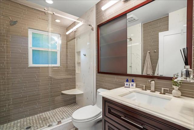 16760 Magneson Loop, Los Gatos CA: https://media.crmls.org/mediaz/c866a09d-dc64-4835-8196-4af52eba5b1b.jpg