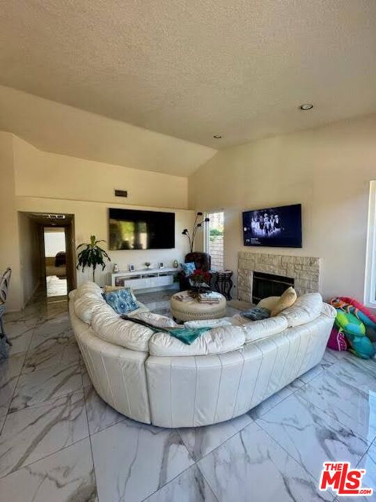 Image 26 of 31 For 408 Oakmont Drive