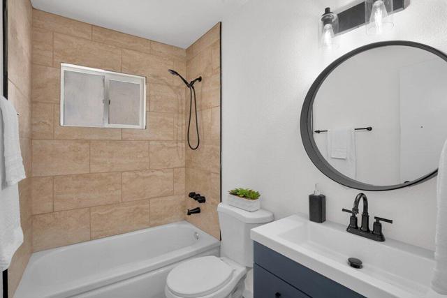 51480 Avenida Obregon, La Quinta CA: https://media.crmls.org/mediaz/c867441b-e6f7-4a39-b309-166aaa746281.jpg