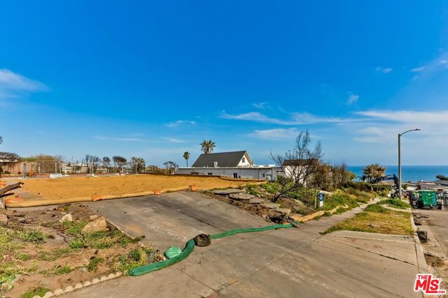 3808 Castlerock Road, Malibu CA: https://media.crmls.org/mediaz/c867a53c-f452-44c7-92dc-0e5d3f0e77fc.jpg