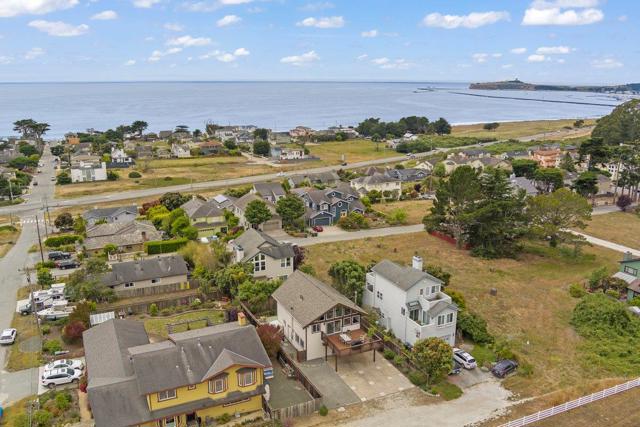 350 6th Avenue, Half Moon Bay CA: https://media.crmls.org/mediaz/c867a8ed-722f-495b-8d77-0ebe8fb80f4b.jpg