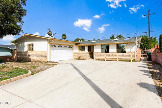 965 E Armstead St, Azusa, CA 91702