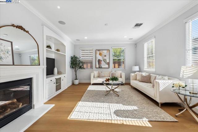 4875 Thorndike Ln, Dublin CA: https://media.crmls.org/mediaz/c868683d-d189-4978-950a-1b013f1c3703.jpg