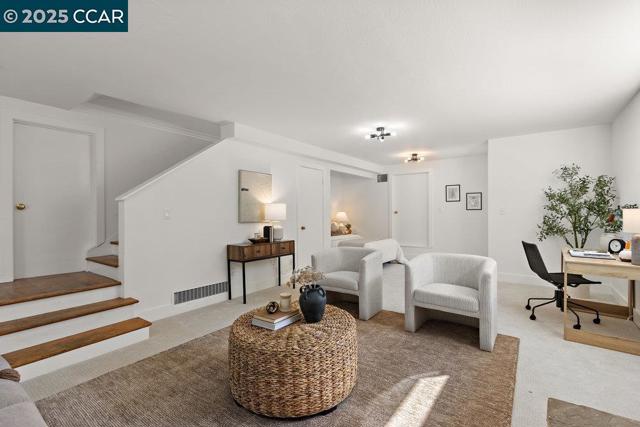 1071 Serrano Ct, Lafayette CA: https://media.crmls.org/mediaz/c8686f7c-1b18-479e-8888-cdc5bacb73e6.jpg