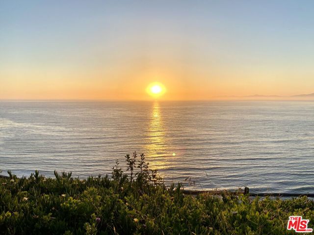 1115 Palos Verdes Drive West Drive, Palos Verdes Estates CA: https://media.crmls.org/mediaz/c8697ba3-e618-4523-8470-f17cd9c49a55.jpg