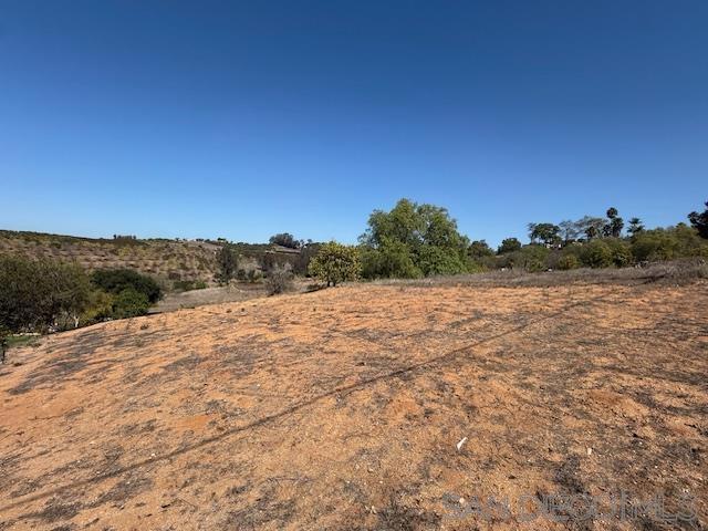 9562 Covey Ln, Escondido CA: https://media.crmls.org/mediaz/c869ea55-bf28-41f3-8dd9-1711a2d91159.jpg