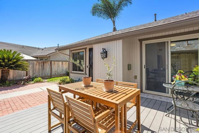545 Shady Brook Pl, Escondido CA: https://media.crmls.org/mediaz/c86a4d4b-4e49-4d6f-99e3-d31b23460741.jpg
