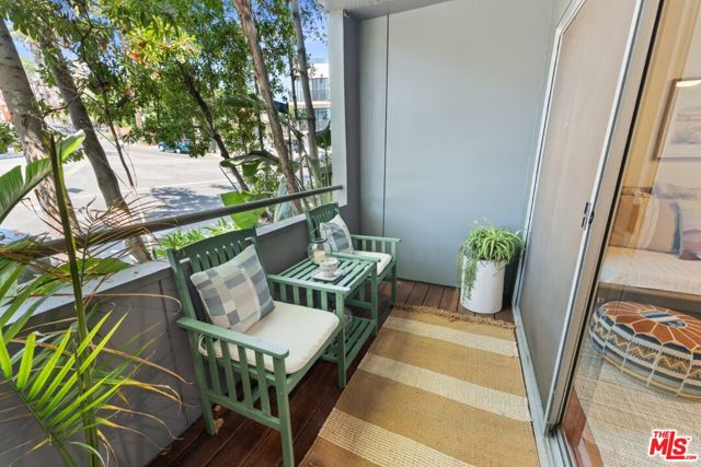 960 Sanborn Avenue, Los Angeles CA: https://media.crmls.org/mediaz/c86a680f-af22-459a-b166-82a065c7bc0d.jpg
