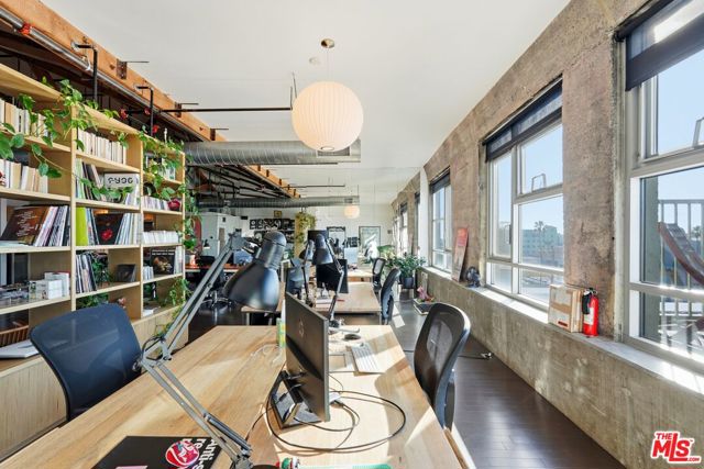 530 S Hewitt Street, Los Angeles CA: https://media.crmls.org/mediaz/c86b2fac-3b99-4c9e-835c-914d15e9567b.jpg