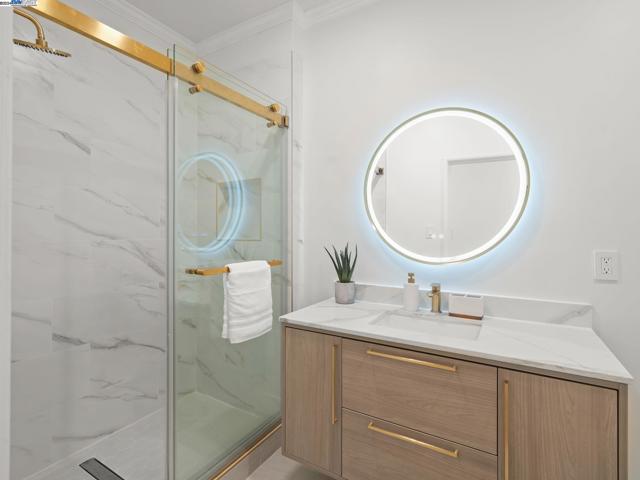 Image 24 of 44 For 2370 Francisco St