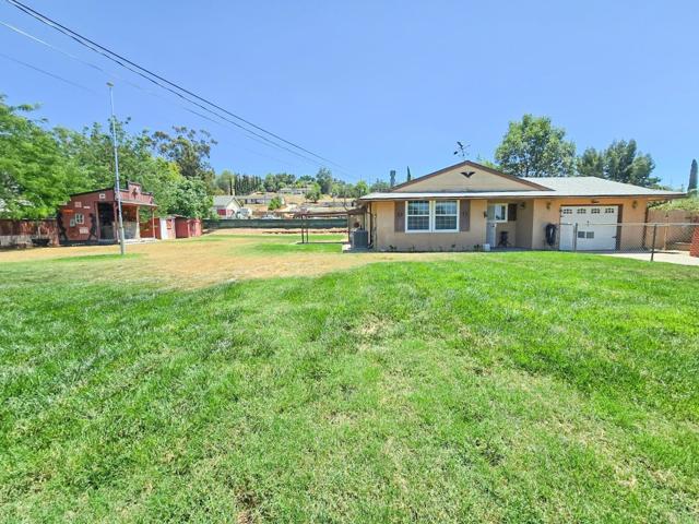 1804 El Cajon Lane, Ramona CA: https://media.crmls.org/mediaz/c86bda45-d175-456b-a31c-145a1cc472ed.jpg