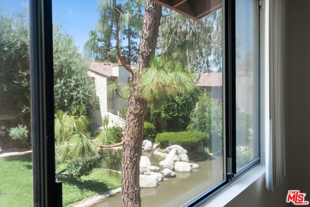 5720 Owensmouth Avenue, Woodland Hills CA: https://media.crmls.org/mediaz/c86ca1e4-68c5-4062-a3f1-41b8ba402e69.jpg