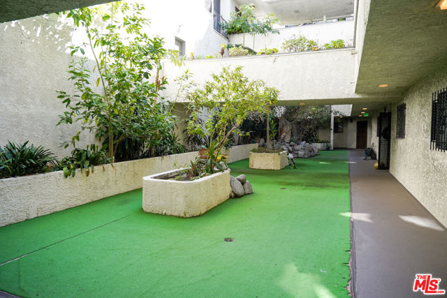 630 N Grand Avenue, Los Angeles CA: https://media.crmls.org/mediaz/c86d376e-06f9-4b20-b6c0-ccdeb00117b4.jpg