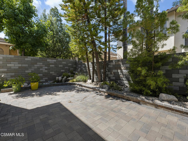 3865 Briar Ridge Court, Newbury Park CA: https://media.crmls.org/mediaz/c86daa4a-9579-4dc7-bfac-e2300ecbbe92.jpg