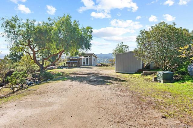 20385 Rancho Villa Rd, Ramona CA: https://media.crmls.org/mediaz/c86e16ae-4af2-4421-9d1c-d3fa45bda905.jpg