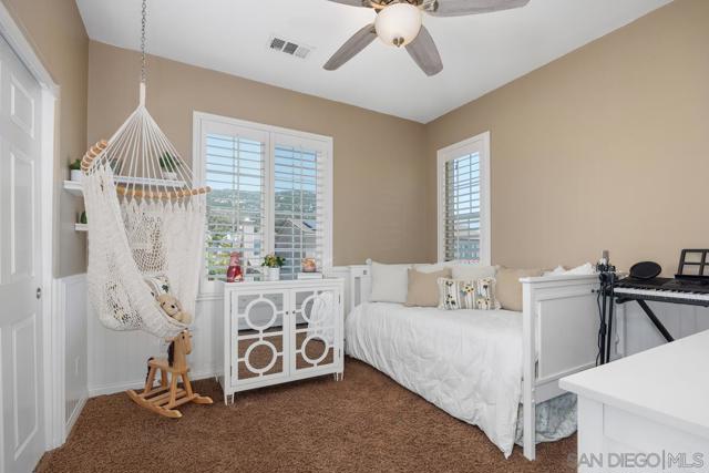 17253 4S Ranch Parkway, San Diego CA: https://media.crmls.org/mediaz/c86f000f-0a7b-4ac4-84ec-5a523ec3820c.jpg