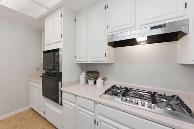 1040 Continentals Way, Belmont CA: https://media.crmls.org/mediaz/c86f851a-95b7-49b0-8be4-bf3ce2953d76.jpg