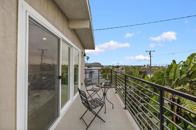 Detail Gallery Image 7 of 34 For 1209 Stanford Ave, Redondo Beach,  CA 90278 - 3 Beds | 2/1 Baths