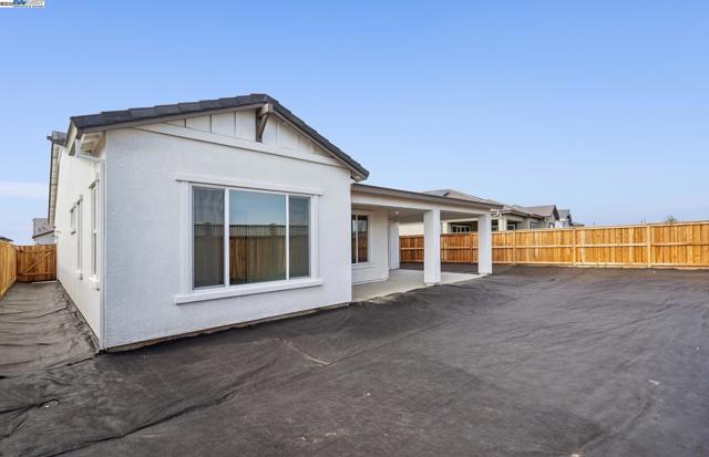 17654 Brightwood Avenue, Lathrop CA: https://media.crmls.org/mediaz/c8701561-16f7-4431-9094-9126a11b0345.jpg
