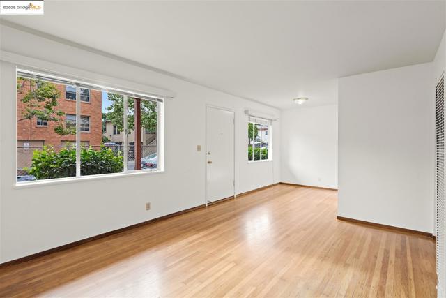 3802 Shafter Ave, Oakland CA: https://media.crmls.org/mediaz/c8707737-bef1-4ef8-ab8d-160ac67bb710.jpg