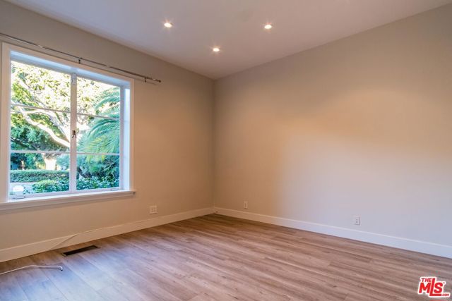 619 N RODEO Drive, Beverly Hills CA: https://media.crmls.org/mediaz/c870ae35-f601-40d3-a208-9162607feba8.jpg