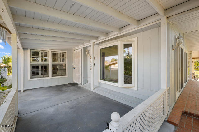 232 Talud Terrace Terrace, Camarillo CA: https://media.crmls.org/mediaz/c8714e70-6113-4261-8523-1be53c1dc305.jpg