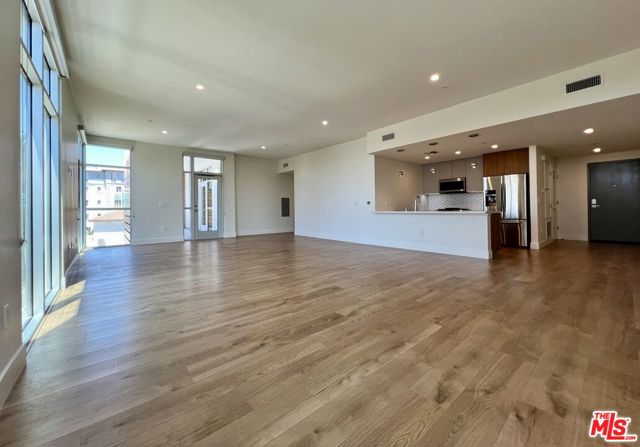 8017 W NORTON Avenue, West Hollywood CA: https://media.crmls.org/mediaz/c8716a80-1cc5-4254-bae5-b9c704493a59.jpg