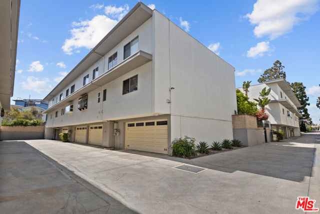 4731 La Villa Marina, Marina del Rey CA: https://media.crmls.org/mediaz/c8717935-67b9-4463-902a-4322355c1b6e.jpg