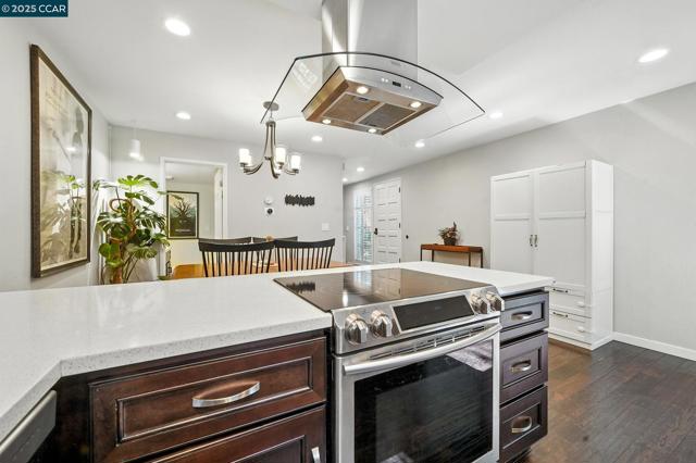 1624 San Luis Rd, Walnut Creek CA: https://media.crmls.org/mediaz/c872125b-d801-42a5-b4a4-0388ee85fc25.jpg