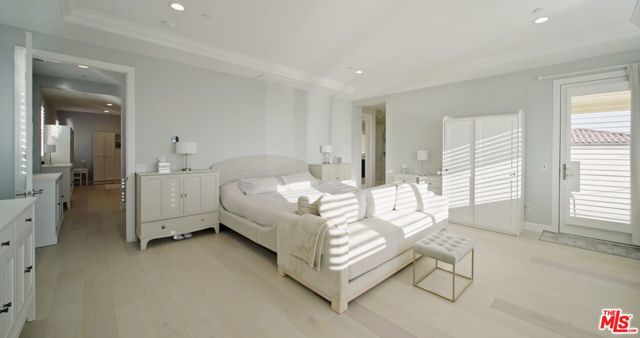 20326 W Liverpool Way, Porter Ranch CA: https://media.crmls.org/mediaz/c8724b67-5644-46f6-ab84-787d01879793.jpg