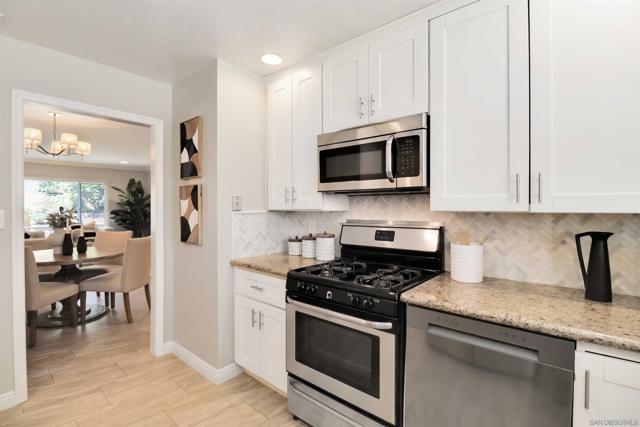918 La Tierra Dr, San Marcos CA: https://media.crmls.org/mediaz/c872eaf7-a866-4b98-8dab-6dbf1dbd20e6.jpg