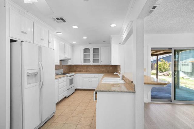 257 Robert Avenue, Ripon CA: https://media.crmls.org/mediaz/c873388e-b795-42c3-9bd7-f07ae767b0c2.jpg