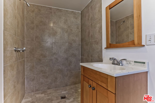 1471 S Crest Drive, Los Angeles CA: https://media.crmls.org/mediaz/c8736f88-1460-4c0a-a6c0-5e59664fd8ab.jpg