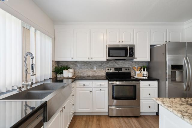 35344 Rutland Ct, Newark CA: https://media.crmls.org/mediaz/c873904e-a293-49c7-83be-b04110c59b44.jpg