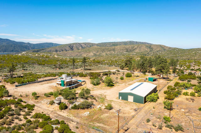 28990 Bonita Vista Road, Mountain Center CA: https://media.crmls.org/mediaz/c873d1dc-c511-496d-9606-efe284fc32ca.jpg