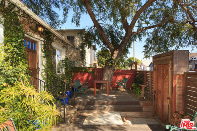 547 Brooks Avenue, Venice CA: https://media.crmls.org/mediaz/c873e147-d15b-4f13-bd5d-a17b86b72cc7.jpg