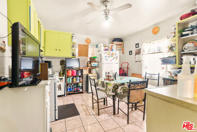 3242 Gleason Avenue, Los Angeles CA: https://media.crmls.org/mediaz/c873e170-f3dc-4b52-8361-0fd59760f34b.jpg