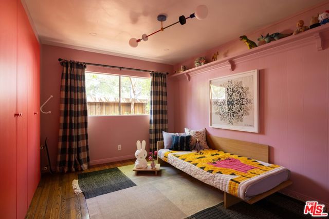 8427 Oswego Street, Sunland CA: https://media.crmls.org/mediaz/c874483e-c0b5-4eb4-bc48-33e97fcc95fc.jpg