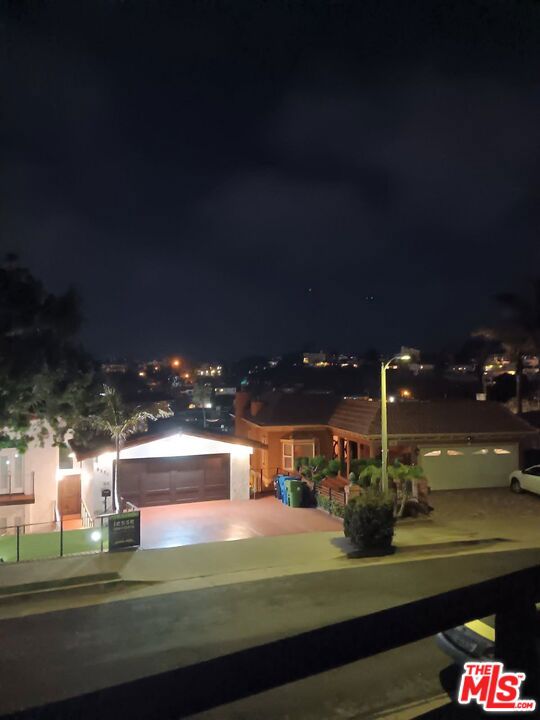8352 Zitola Terrace, Playa del Rey CA: https://media.crmls.org/mediaz/c874a661-9210-480a-9c23-83ed58a27c83.jpg